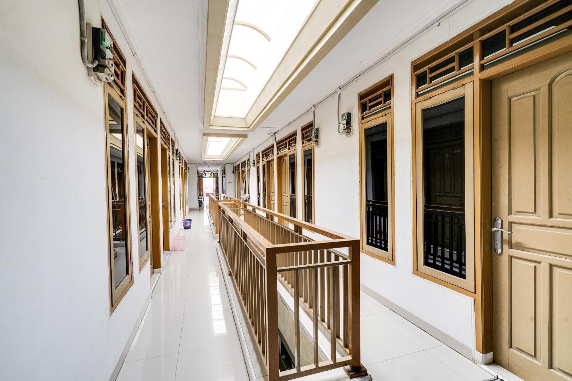 Oyo Life 91994 Sawerigading Jatinangor Syariah Hotel Sayang Luaran gambar